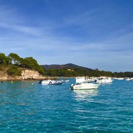 Vue Panoramique Sur Le Cap Negre *